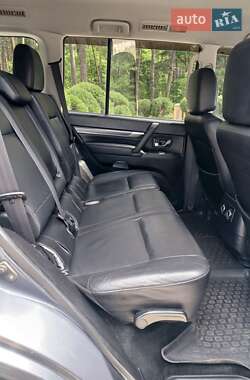 Внедорожник / Кроссовер Mitsubishi Pajero Wagon 2010 в 