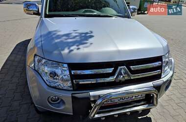 Позашляховик / Кросовер Mitsubishi Pajero Wagon 2011 в 