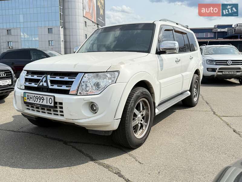 Mitsubishi Pajero Wagon 2012