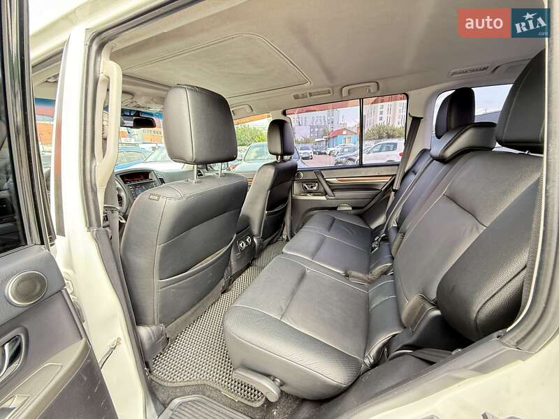 Позашляховик / Кросовер Mitsubishi Pajero Wagon 2012 в Києві