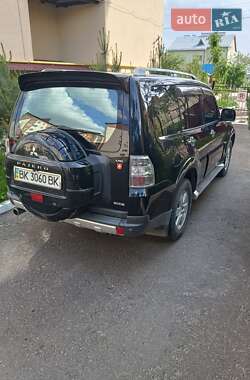 Внедорожник / Кроссовер Mitsubishi Pajero Wagon 2008 в 