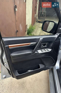 Позашляховик / Кросовер Mitsubishi Pajero Wagon 2008 в 
