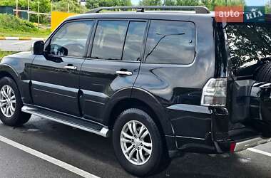 Внедорожник / Кроссовер Mitsubishi Pajero Wagon 2014 в 