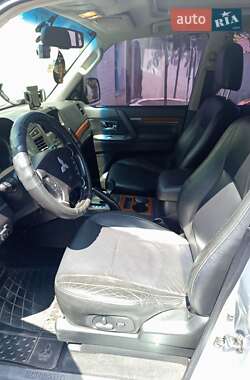 Внедорожник / Кроссовер Mitsubishi Pajero Wagon 2007 в 