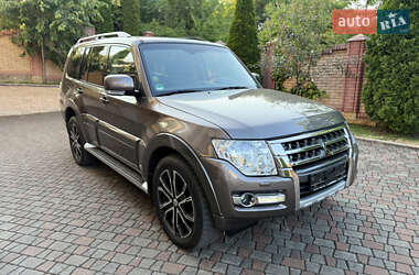 Внедорожник / Кроссовер Mitsubishi Pajero Wagon 2013 в 