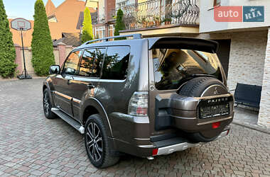Внедорожник / Кроссовер Mitsubishi Pajero Wagon 2013 в 