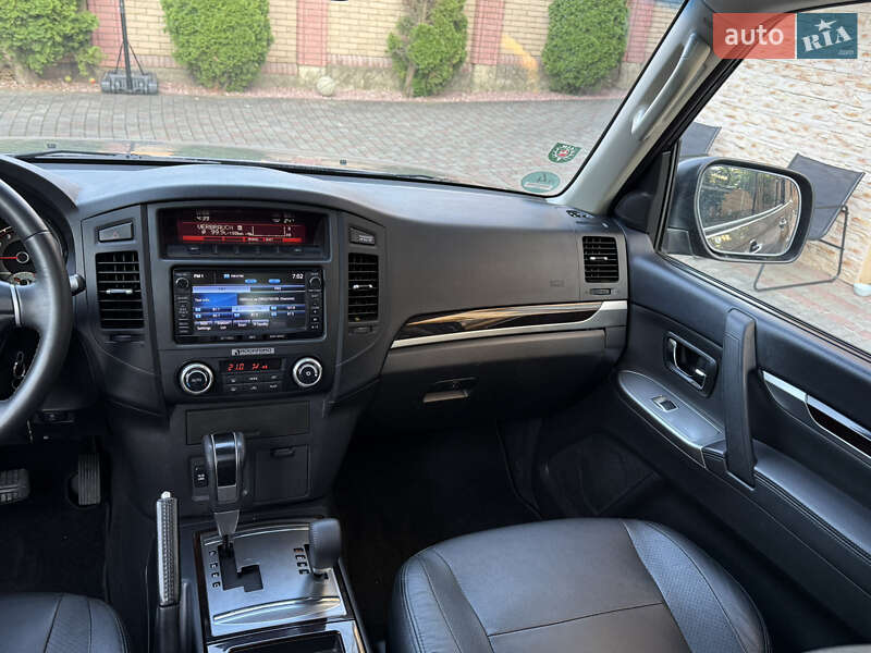 Внедорожник / Кроссовер Mitsubishi Pajero Wagon 2013 в Черновцах
