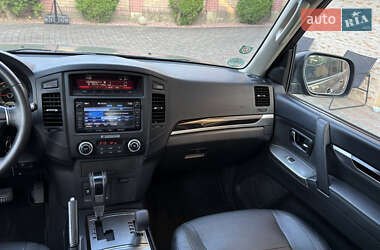 Внедорожник / Кроссовер Mitsubishi Pajero Wagon 2013 в 