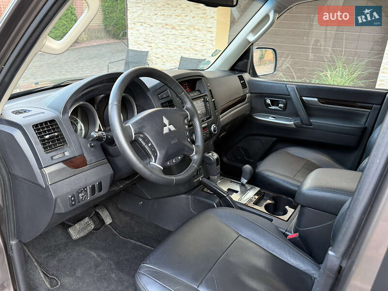 Внедорожник / Кроссовер Mitsubishi Pajero Wagon 2013 в Черновцах