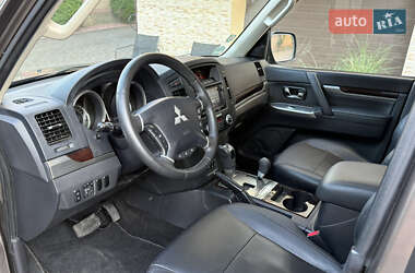 Внедорожник / Кроссовер Mitsubishi Pajero Wagon 2013 в 