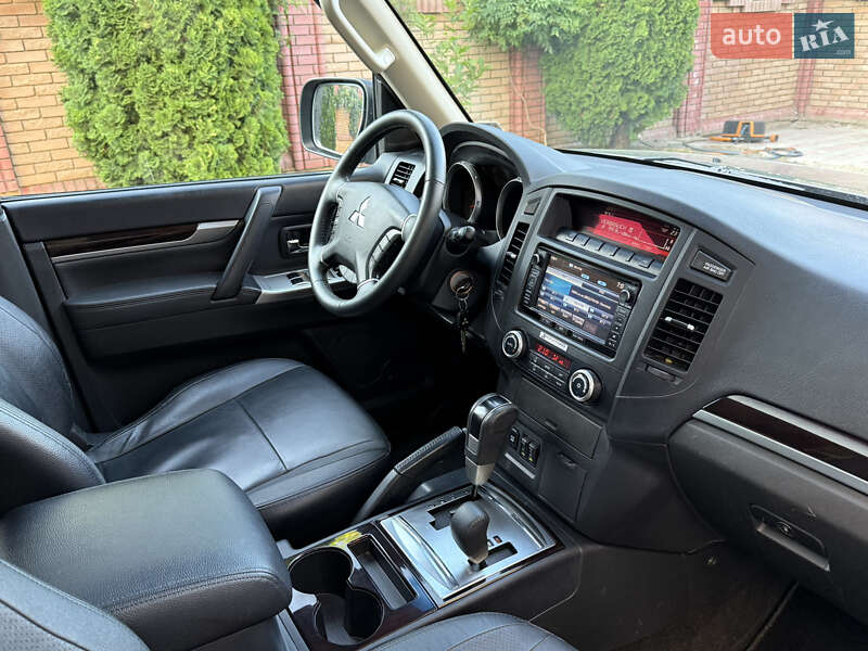 Внедорожник / Кроссовер Mitsubishi Pajero Wagon 2013 в Черновцах