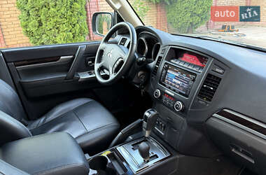 Внедорожник / Кроссовер Mitsubishi Pajero Wagon 2013 в 