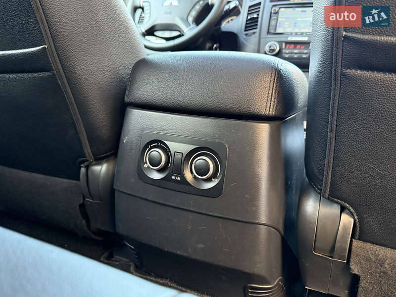 Внедорожник / Кроссовер Mitsubishi Pajero Wagon 2013 в Черновцах