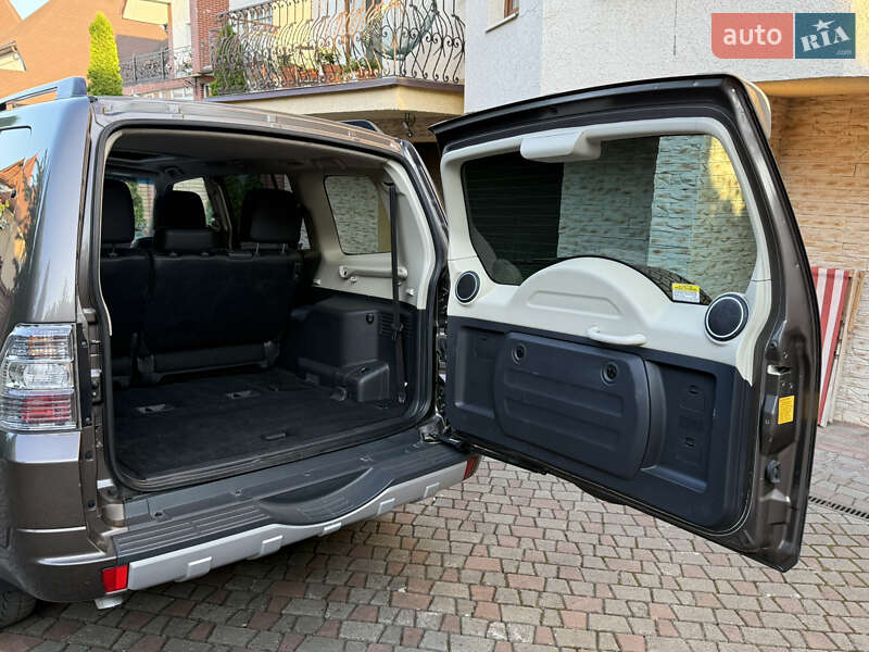 Внедорожник / Кроссовер Mitsubishi Pajero Wagon 2013 в Черновцах