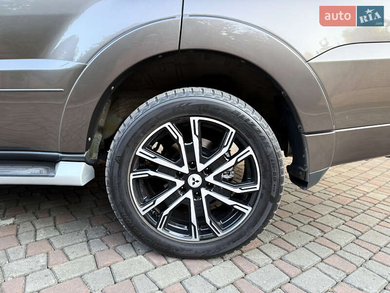 Внедорожник / Кроссовер Mitsubishi Pajero Wagon 2013 в Черновцах