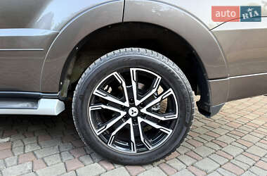 Внедорожник / Кроссовер Mitsubishi Pajero Wagon 2013 в 