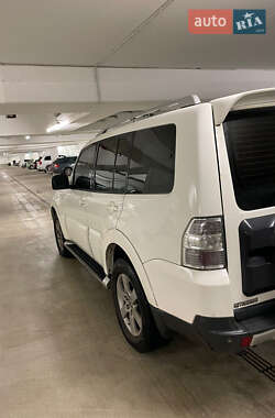 Внедорожник / Кроссовер Mitsubishi Pajero Wagon 2009 в 