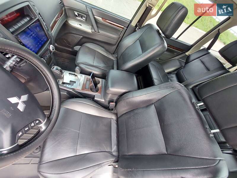 Внедорожник / Кроссовер Mitsubishi Pajero Wagon 2013 в Благовещенском