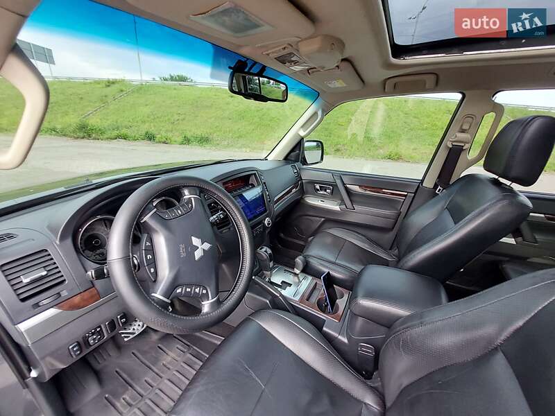 Внедорожник / Кроссовер Mitsubishi Pajero Wagon 2013 в Благовещенском
