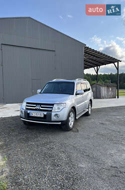 Mitsubishi Pajero Wagon 2008
