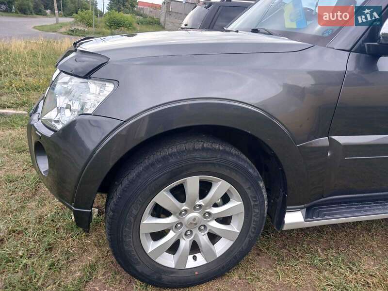 Внедорожник / Кроссовер Mitsubishi Pajero Wagon 2011 в Киеве