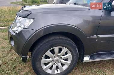 Внедорожник / Кроссовер Mitsubishi Pajero Wagon 2011 в 