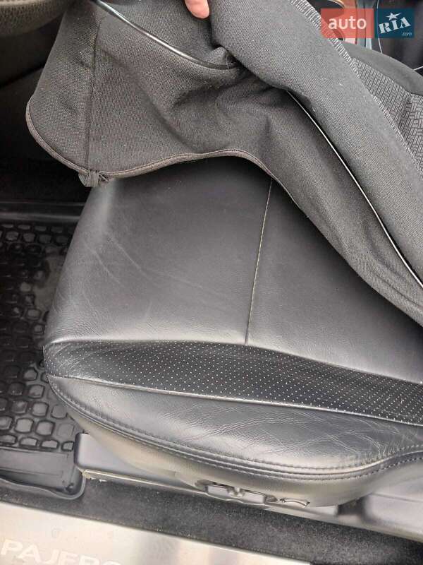 Внедорожник / Кроссовер Mitsubishi Pajero Wagon 2011 в Киеве