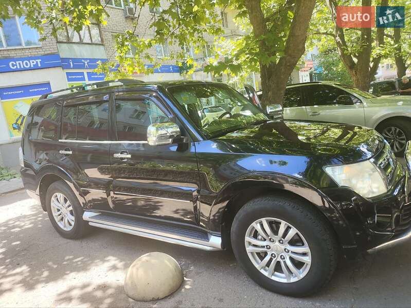Mitsubishi Pajero Wagon 2012