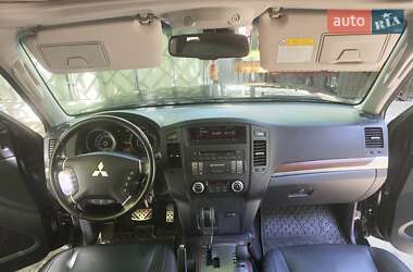 Внедорожник / Кроссовер Mitsubishi Pajero Wagon 2012 в 