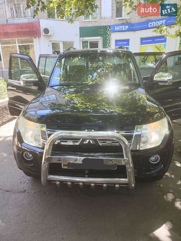 Позашляховик / Кросовер Mitsubishi Pajero Wagon 2012 в Миколаєві