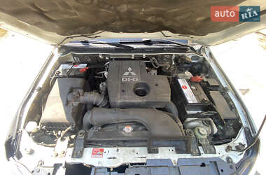 Внедорожник / Кроссовер Mitsubishi Pajero Wagon 2013 в 