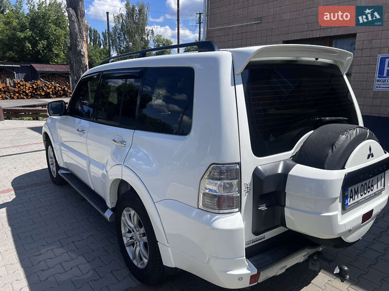 Внедорожник / Кроссовер Mitsubishi Pajero Wagon 2012 в Малине