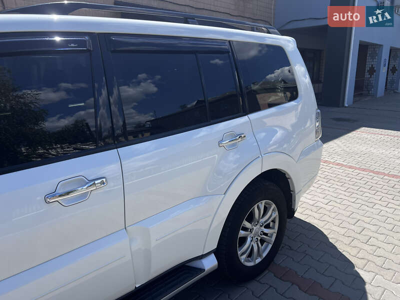 Внедорожник / Кроссовер Mitsubishi Pajero Wagon 2012 в Малине