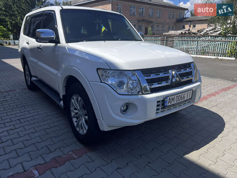 Внедорожник / Кроссовер Mitsubishi Pajero Wagon 2012 в Малине