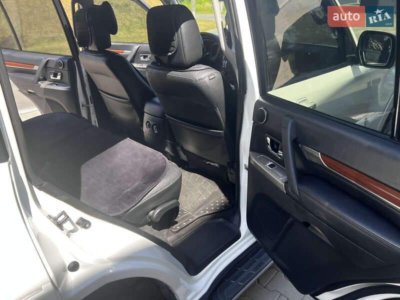Внедорожник / Кроссовер Mitsubishi Pajero Wagon 2012 в Малине