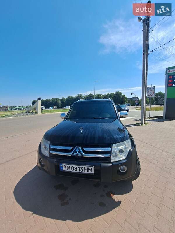 Внедорожник / Кроссовер Mitsubishi Pajero Wagon 2007 в 