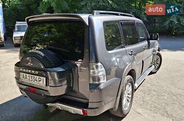 Позашляховик / Кросовер Mitsubishi Pajero Wagon 2013 в 