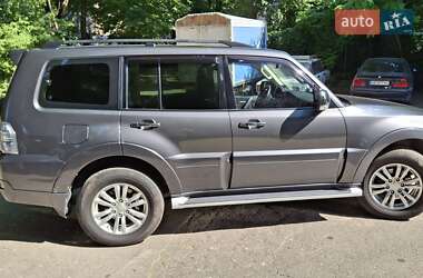 Позашляховик / Кросовер Mitsubishi Pajero Wagon 2013 в 