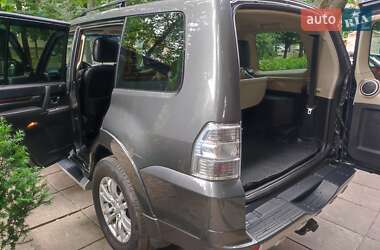 Позашляховик / Кросовер Mitsubishi Pajero Wagon 2013 в 