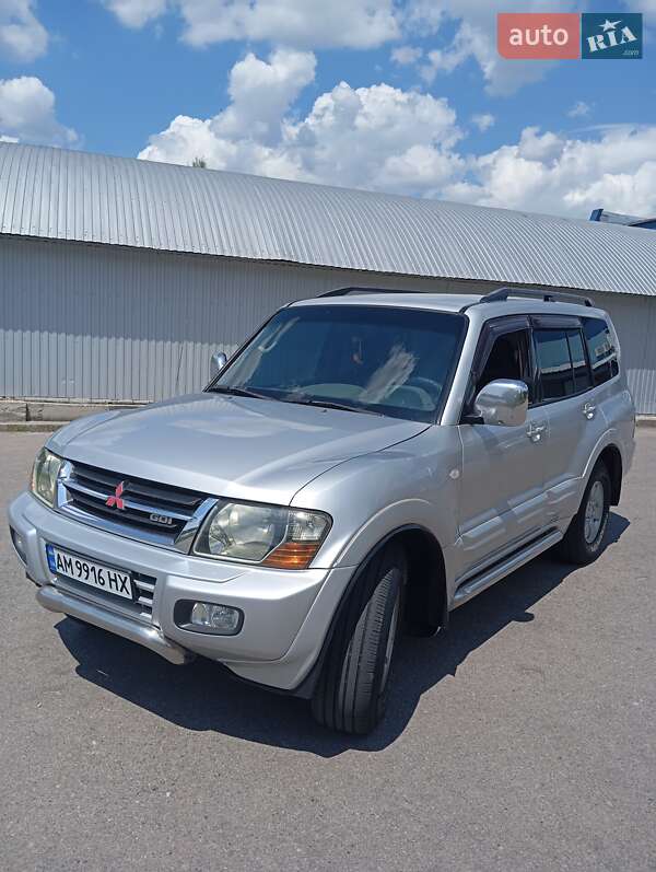 Внедорожник / Кроссовер Mitsubishi Pajero Wagon 2001 в 