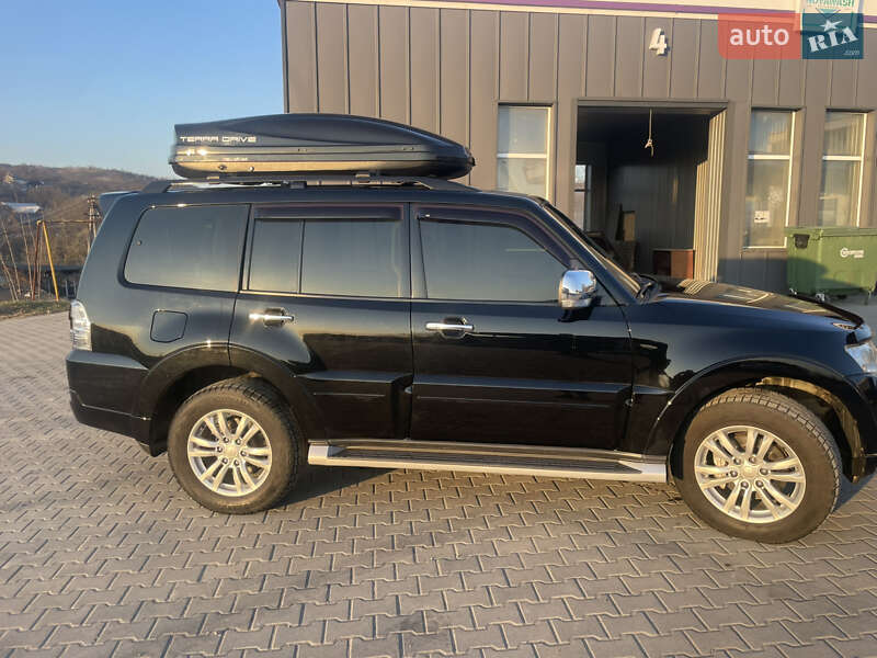 Позашляховик / Кросовер Mitsubishi Pajero Wagon 2012 в Чернівцях