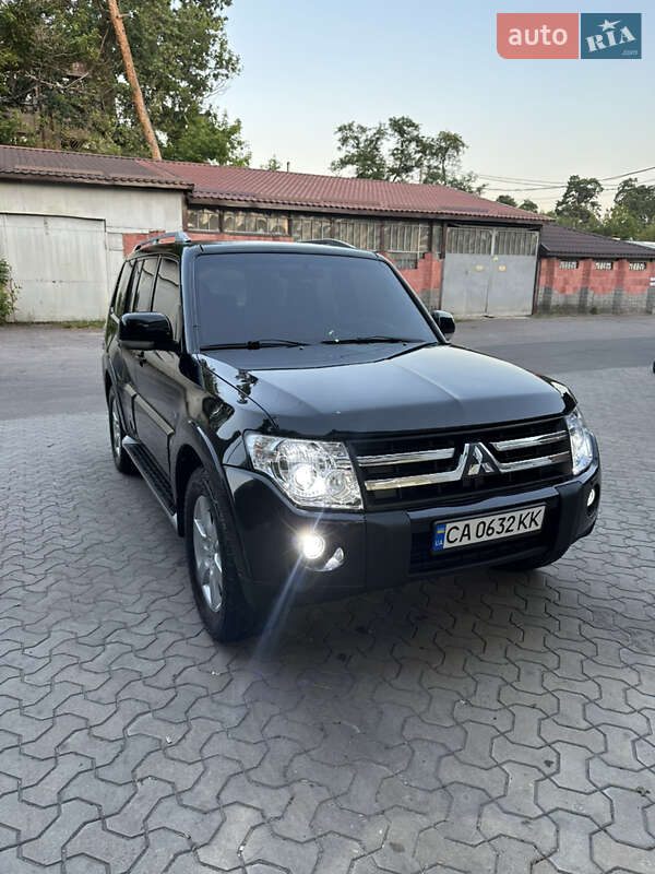 Внедорожник / Кроссовер Mitsubishi Pajero Wagon 2007 в 