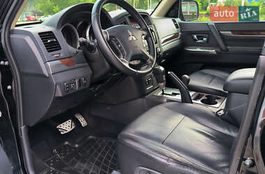 Внедорожник / Кроссовер Mitsubishi Pajero Wagon 2014 в 