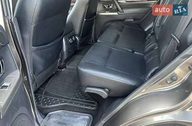 Внедорожник / Кроссовер Mitsubishi Pajero Wagon 2013 в 