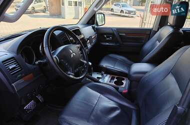 Внедорожник / Кроссовер Mitsubishi Pajero Wagon 2011 в 