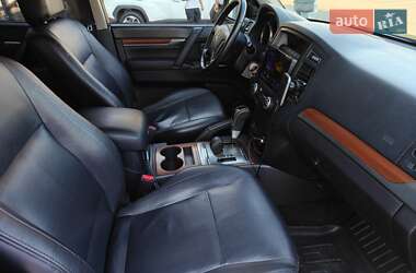 Внедорожник / Кроссовер Mitsubishi Pajero Wagon 2011 в 