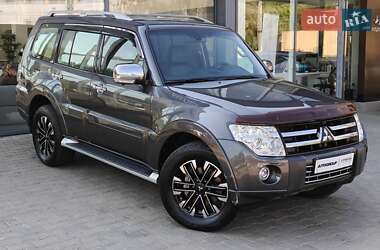 Внедорожник / Кроссовер Mitsubishi Pajero Wagon 2011 в 