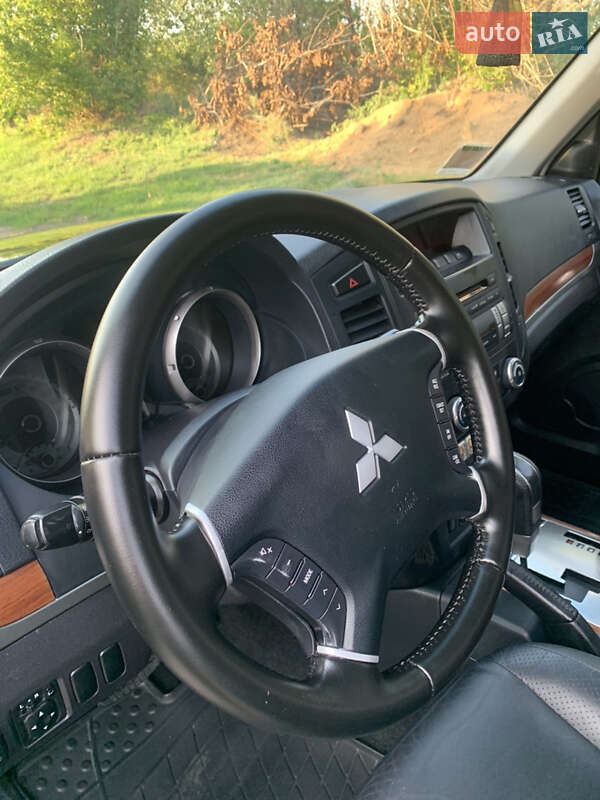 Позашляховик / Кросовер Mitsubishi Pajero Wagon 2007 в Умані фото 26 Позашляховик / Кросовер Mitsubishi Pajero Wagon 2007 в Умані