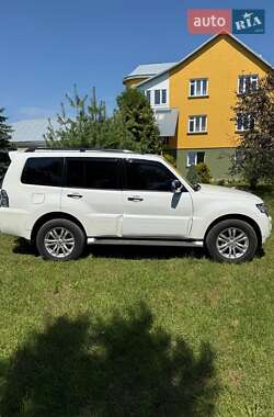 Внедорожник / Кроссовер Mitsubishi Pajero Wagon 2012 в 
