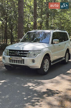 Mitsubishi Pajero Wagon 2012